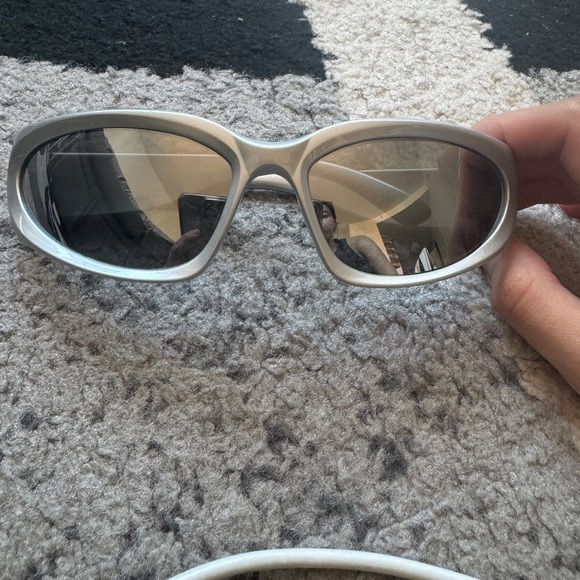 Silver wrap around sunglasses. Plastic frames - Picture 3 of 3